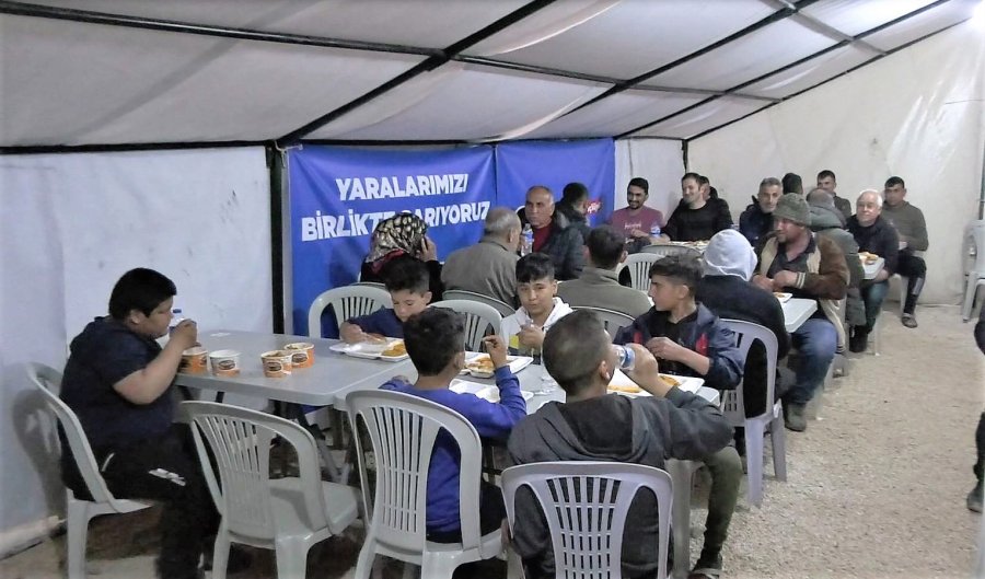 Büyükşehir, Gaziantep’te İftar Çadırları Kurdu