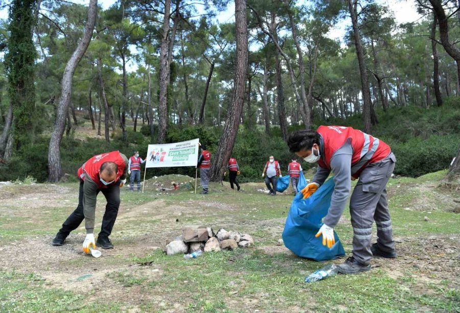 Sıfır Atık Günü’nde Ormanı Temizlediler