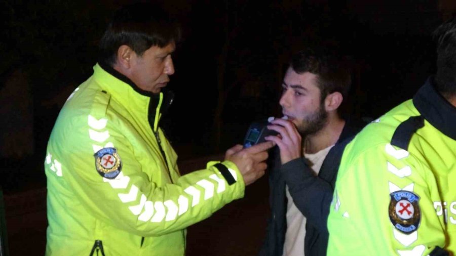 Alkollüyken Kaza Yapan Arkadaşını Suçu Üstlenerek Kurtarmaya Çalıştı