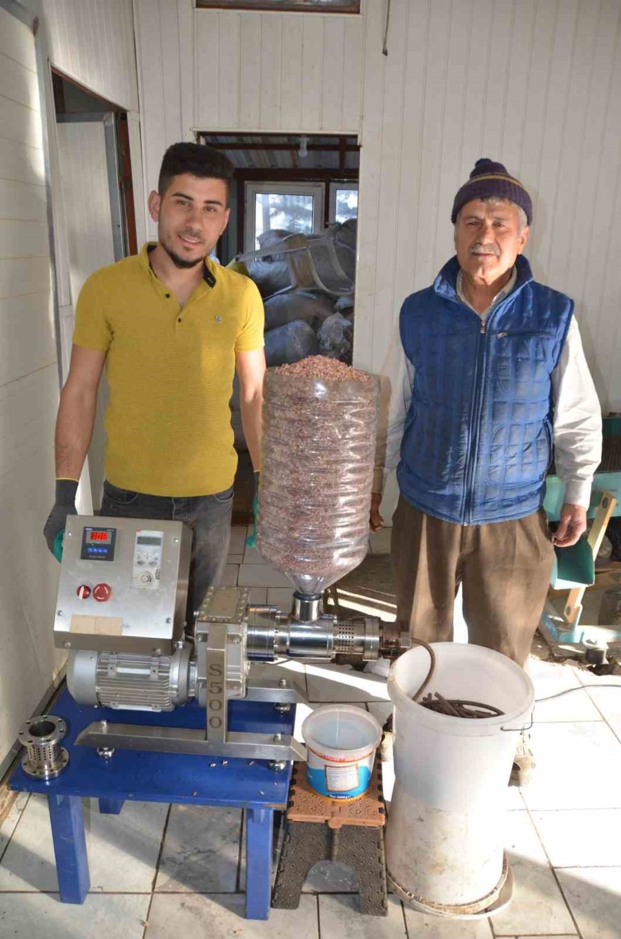 8 Kiloluk Nar Çekirdeğinden 1 Kilo Yağ Çıkartıyor, Siparişlere Yetişemiyor