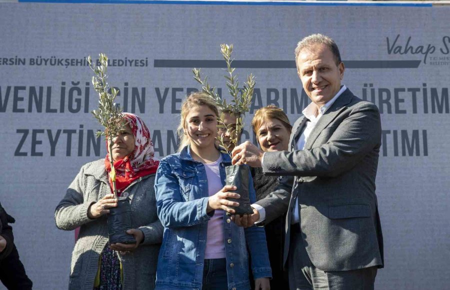 Mersin’de Çiftçiye Zeytin Fidanı Ve Organik Sıvı Gübre Desteği