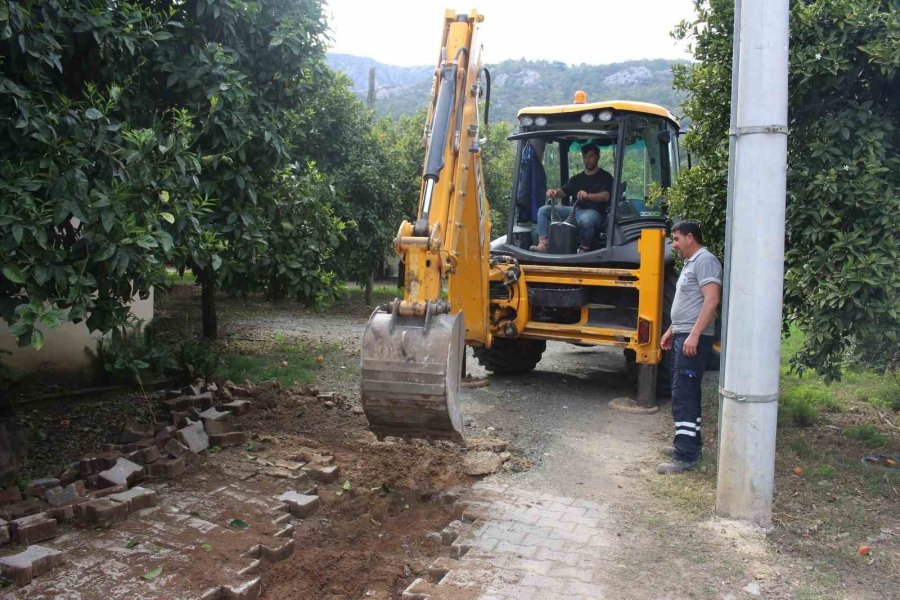 Asat Kemer’de Su Deposu İnşa Edip İçmesuyu Hatlarını Yeniliyor