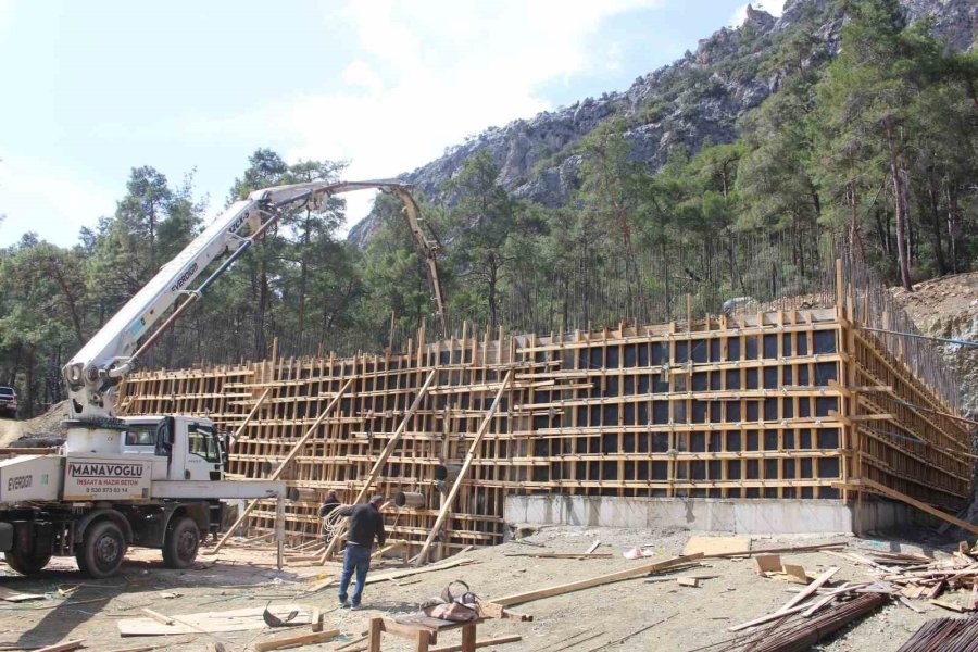 Asat Kemer’de Su Deposu İnşa Edip İçmesuyu Hatlarını Yeniliyor