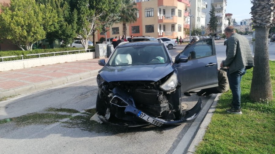 Manavgat’ta Trafik Kazası: 1’i Çocuk 2’si Kadın 3 Kişi Yaralandı