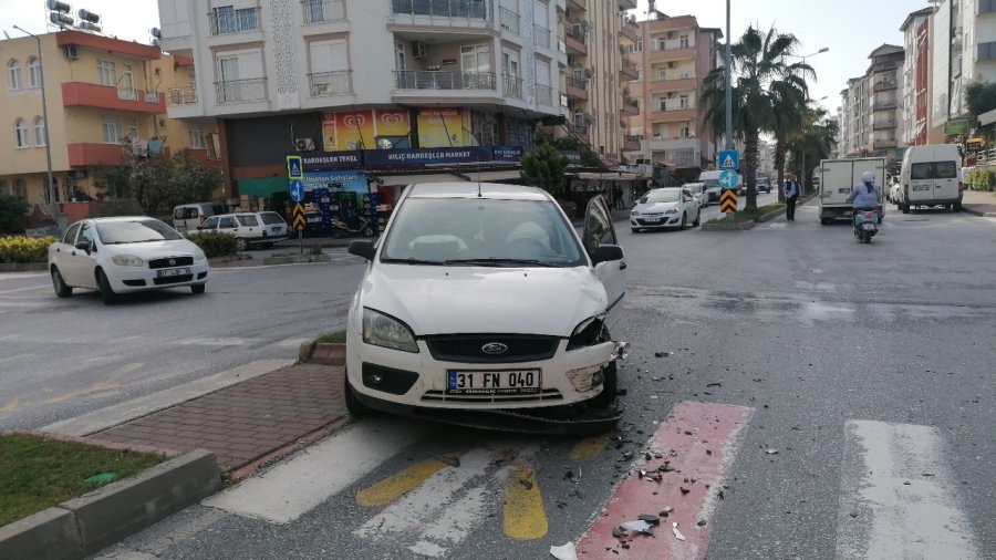 Manavgat’ta Trafik Kazası: 1’i Çocuk 2’si Kadın 3 Kişi Yaralandı