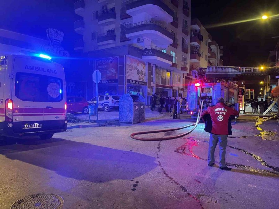 Sahur Vakti Tamirhanede Çıkan Yangın Panik Yaşattı