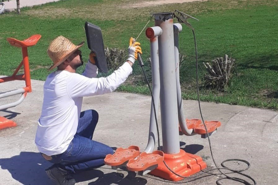 Toroslar’da Park Ve Yeşil Alanlara Bahar Bakımı