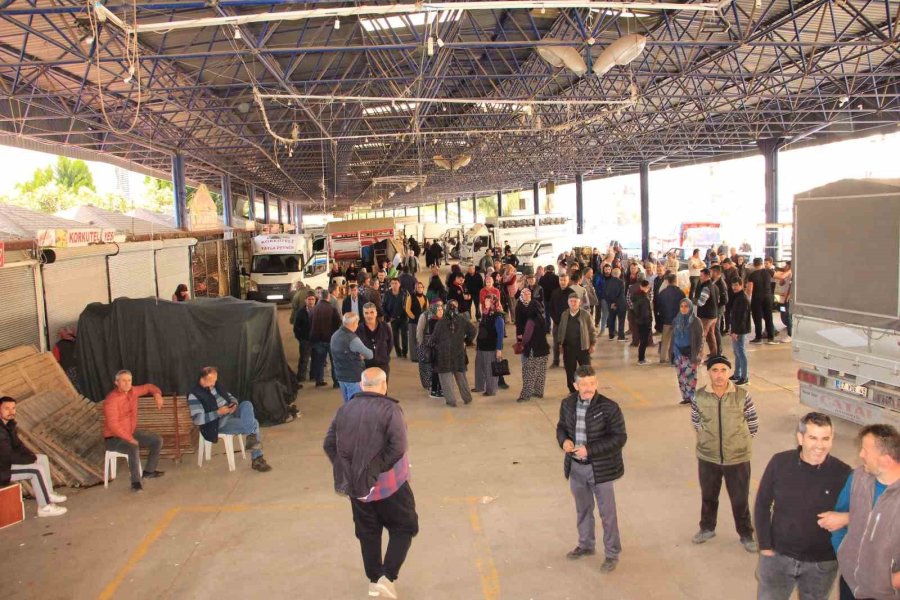 Kumluca Belediyesinin 190 Bin Lirayı Bulan Pazar Yeri Tahsis Ücreti Esnafı Ayaklandırdı