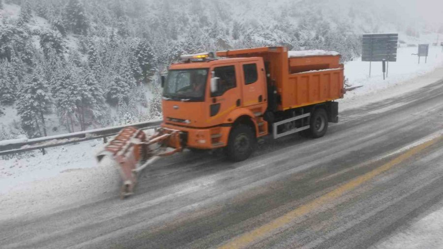 Antalya-konya Karayolunda 20 Santimetreye Kadar Ulaştı