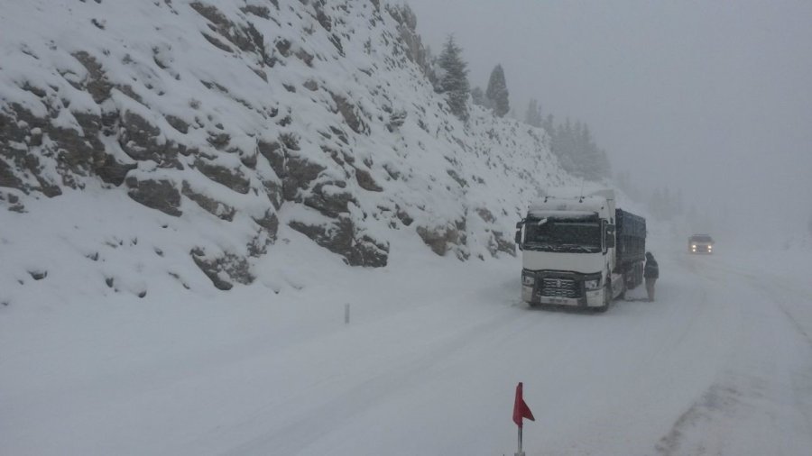 Antalya-konya Karayolunda 20 Santimetreye Kadar Ulaştı