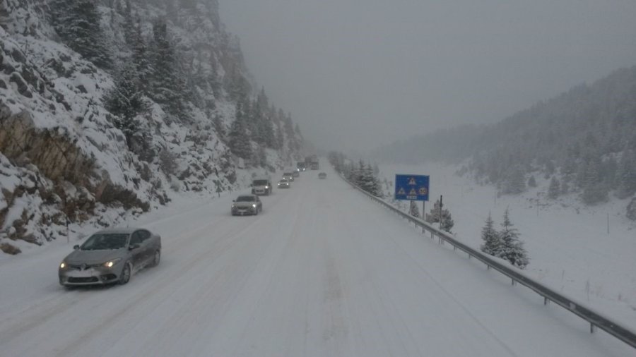 Antalya-konya Karayolunda 20 Santimetreye Kadar Ulaştı