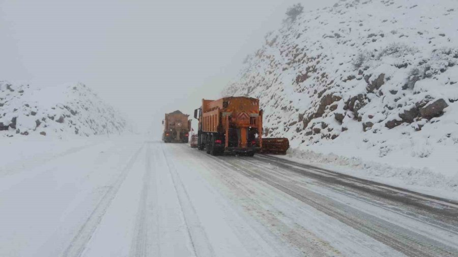 Antalya-konya Karayolunda 20 Santimetreye Kadar Ulaştı