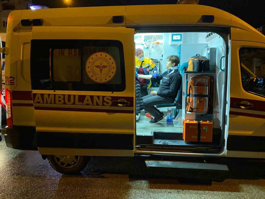 Antalya’da Trafik Kazasında Etraf Savaş Alanına Döndü: 4 Yaralı