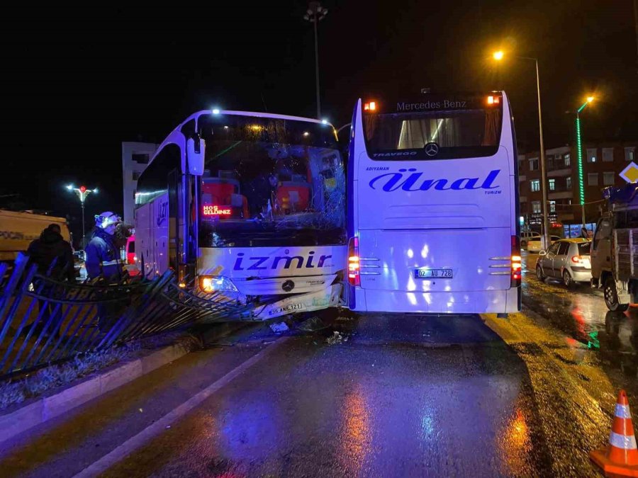 Antalya’da Trafik Kazasında Etraf Savaş Alanına Döndü: 4 Yaralı