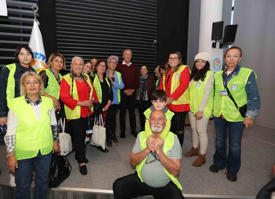 Mezitli’nin Gönüllüleri Kartlarını Aldı