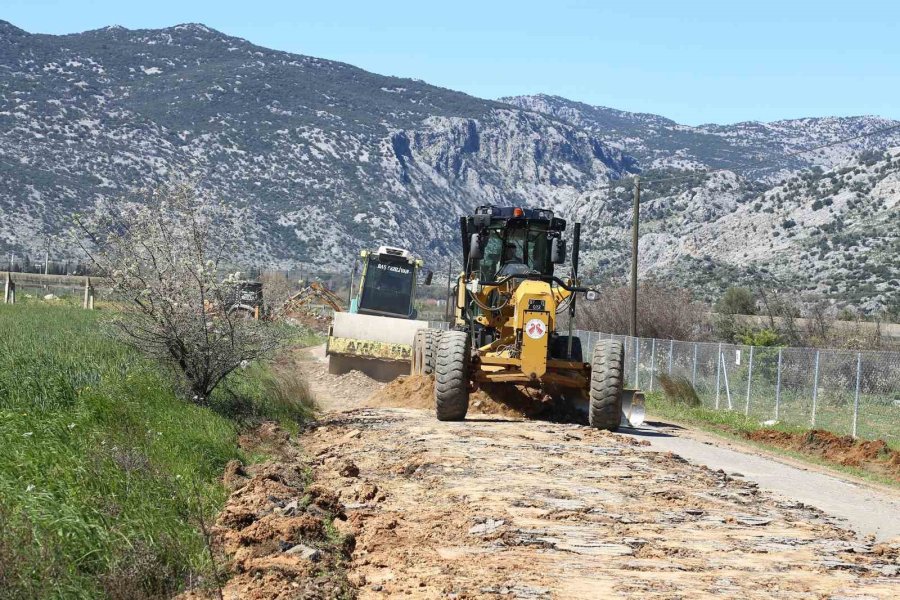 Döşemealtı’nda, Köy Bağlantı Yollarına Sathi Kaplama