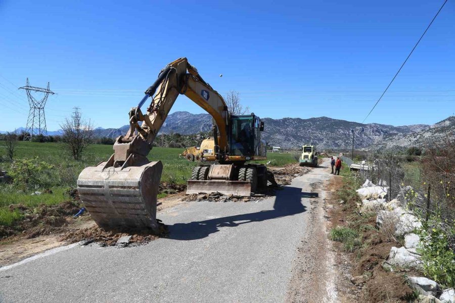 Döşemealtı’nda, Köy Bağlantı Yollarına Sathi Kaplama