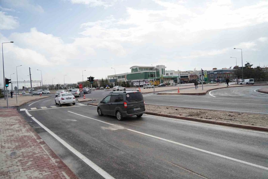 Demir Yolu Caddesi’nde Trafiği Rahatlatacak Düzenleme Tamamlandı