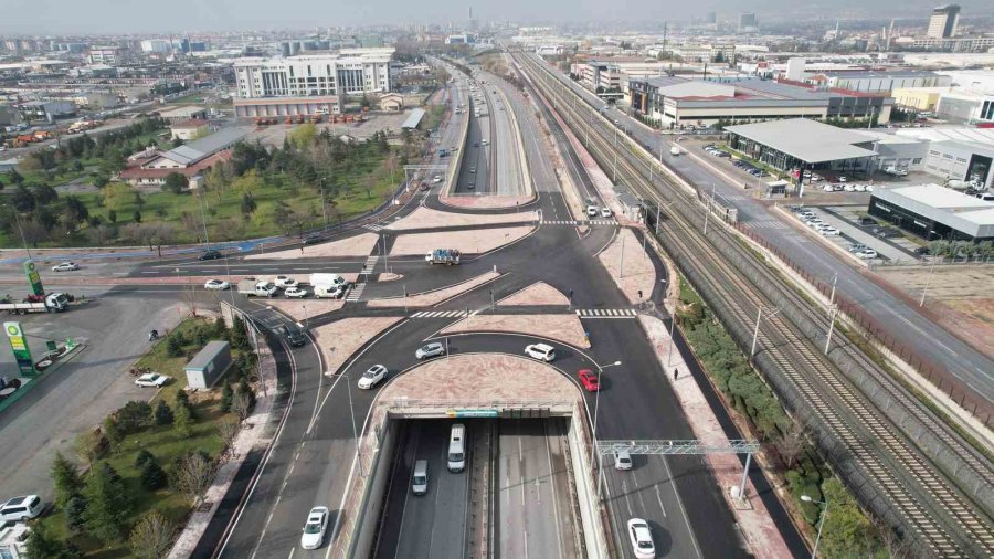 Demir Yolu Caddesi’nde Trafiği Rahatlatacak Düzenleme Tamamlandı