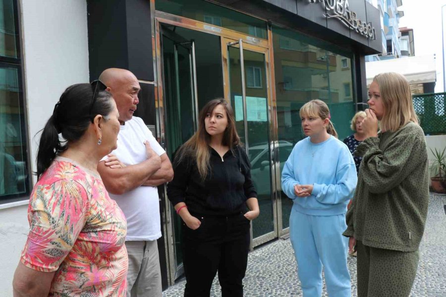 Komşularının Duvarlarına Tehdit İçerikli Yazılar Yazdı, Çöp Atıp Ve Ateş Yakarak Kabus Yaşattı