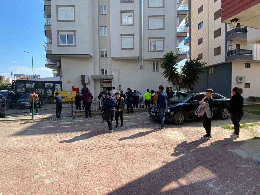 Dairede Çıkan Yangın Genç Kadın Polis Memurunu Ağlattı