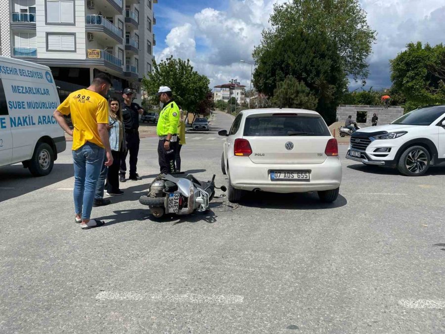 Kontrolsüz Kavşakta Kaza: Motosiklet Sürücüsü Yaralandı