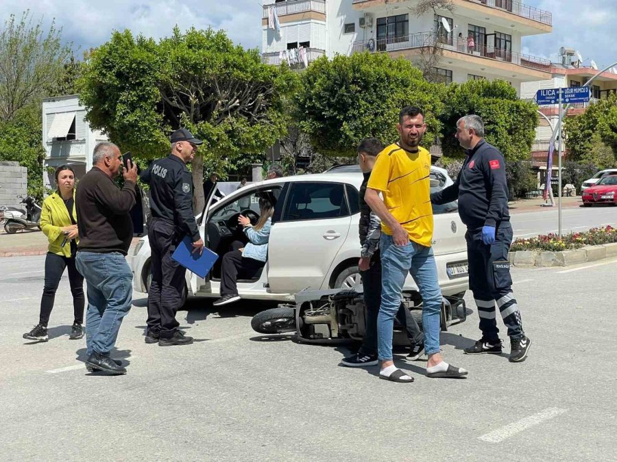 Kontrolsüz Kavşakta Kaza: Motosiklet Sürücüsü Yaralandı