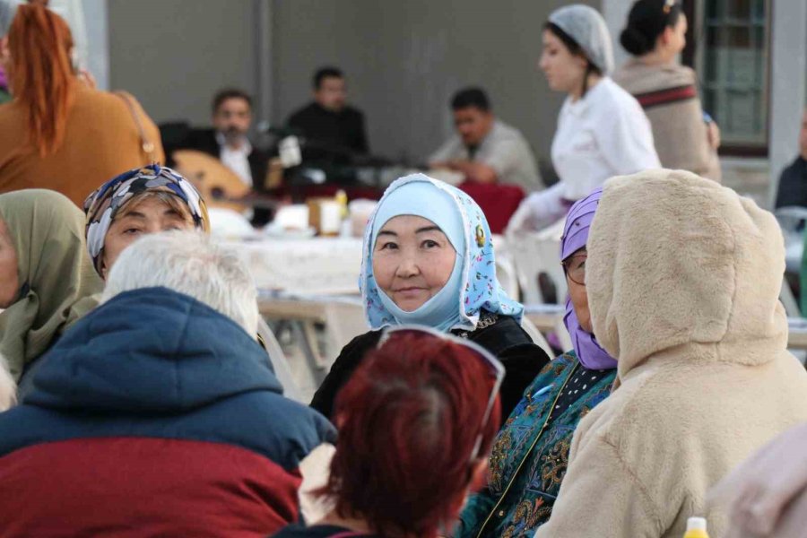 127 Milletten Yerleşik Yabancılar Alanya’da İftar Sofrasında Buluştu