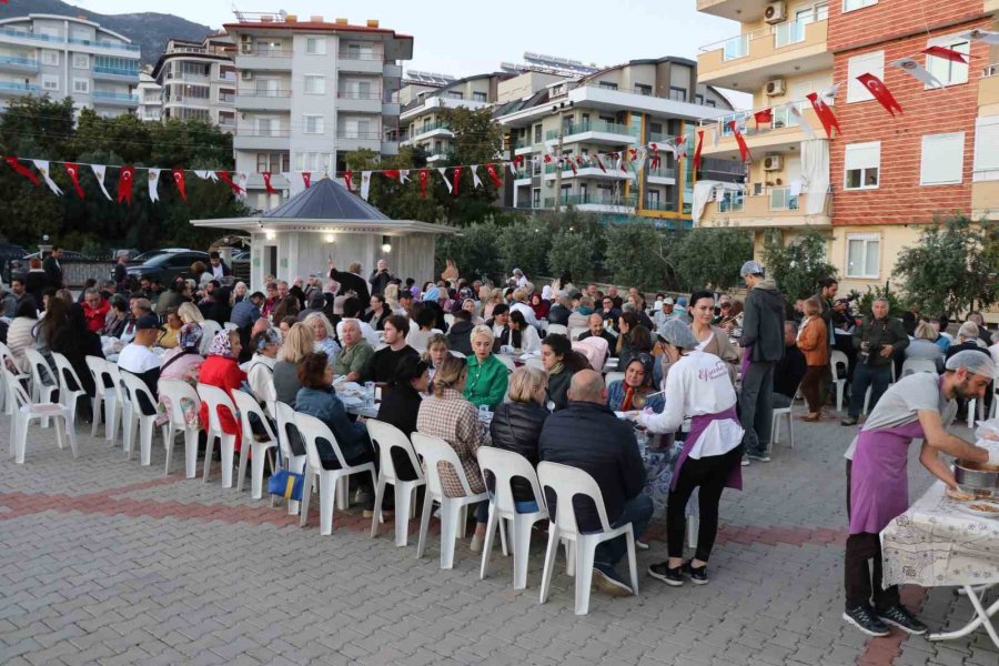 127 Milletten Yerleşik Yabancılar Alanya’da İftar Sofrasında Buluştu