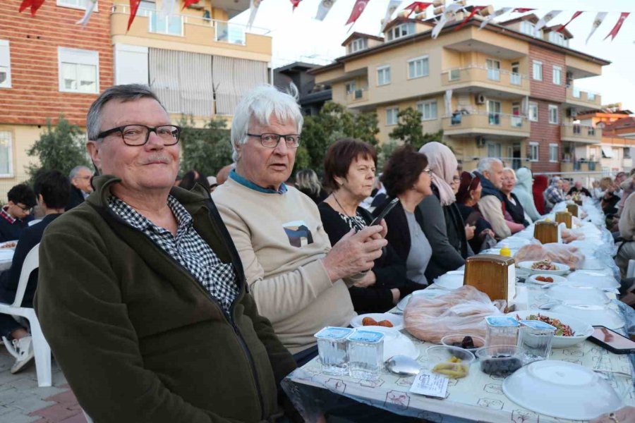 127 Milletten Yerleşik Yabancılar Alanya’da İftar Sofrasında Buluştu