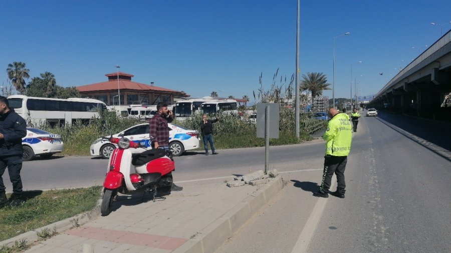 Başındaki Kask Sayesinde Kazayı Hafif Atlattı