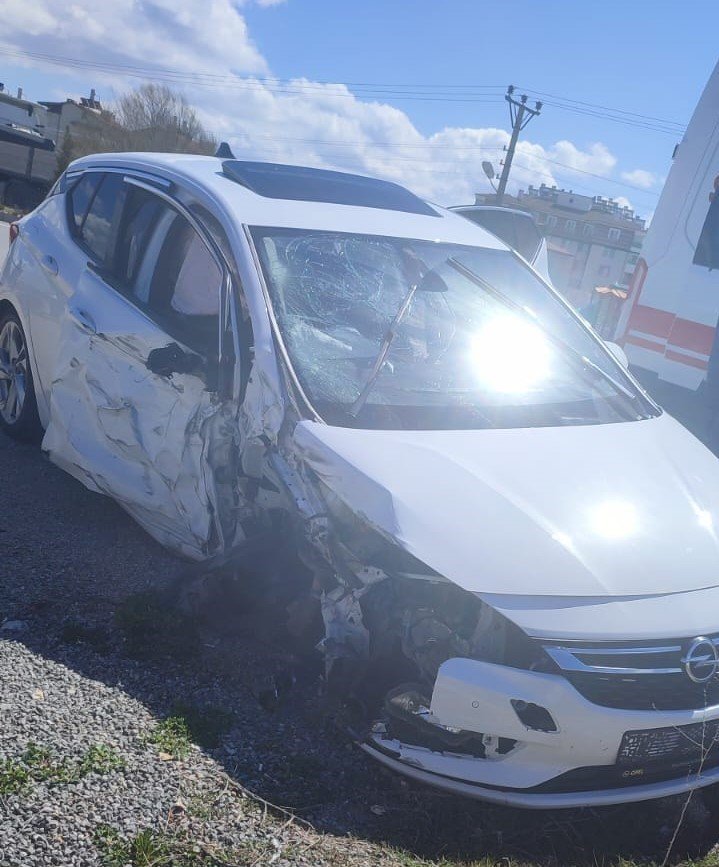 Konya’da Trafik Kazası: 4 Yaralı