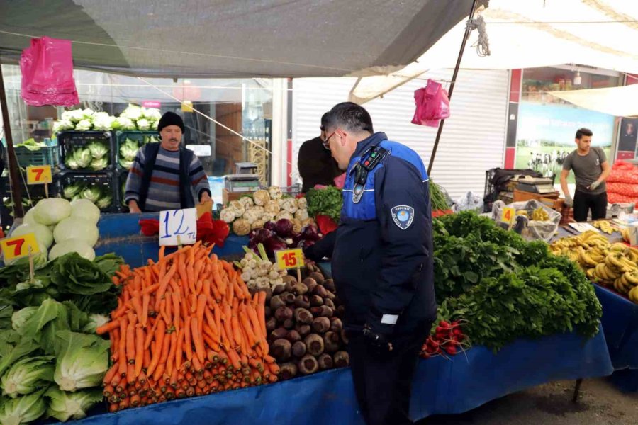 Mersin’de Pazarcı Esnafı Denetleniyor