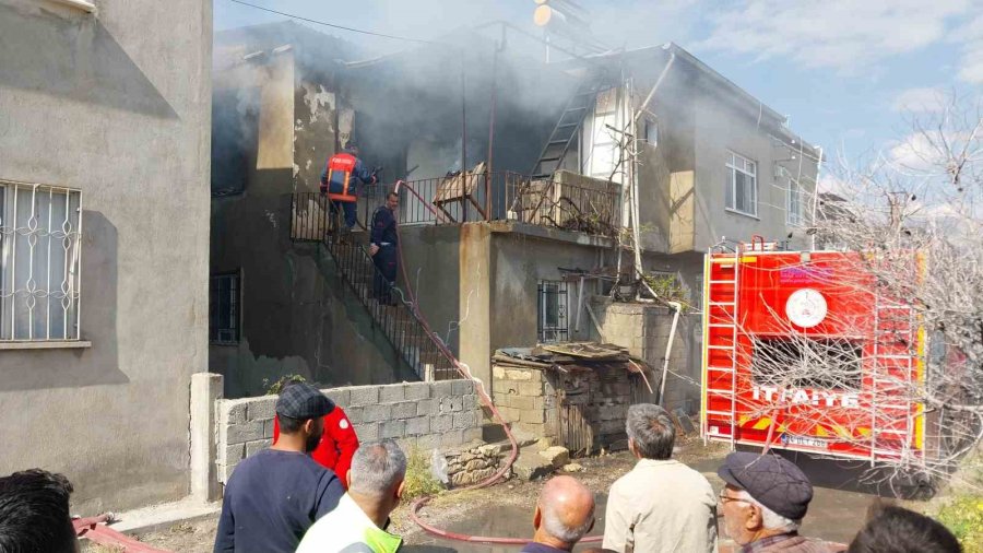 Mersin’de İki Katlı Evde Çıkan Yangın Korkuttu