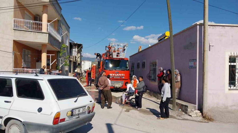 Mersin’de İki Katlı Evde Çıkan Yangın Korkuttu