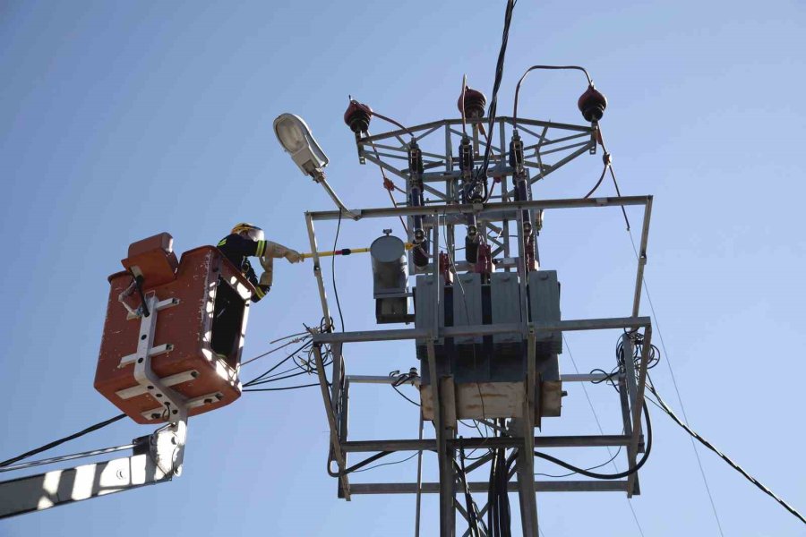 Aedaş, Elektrik Şebekelerine Müdahale Edilmemesi Konusunda Uyardı