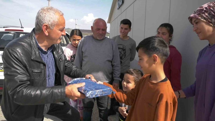 Başkan Muhittin Böcek Depremzede Öğrencilere Tablet Gönderildi