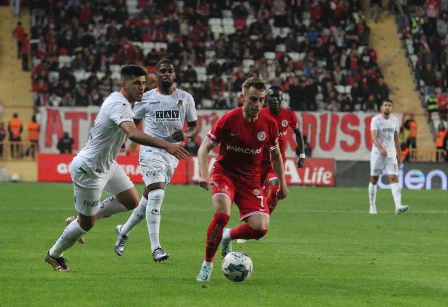 Spor Toto Süper Lig: Antalyaspor: 2 - Alanyaspor: 1 (ilk Yarı)