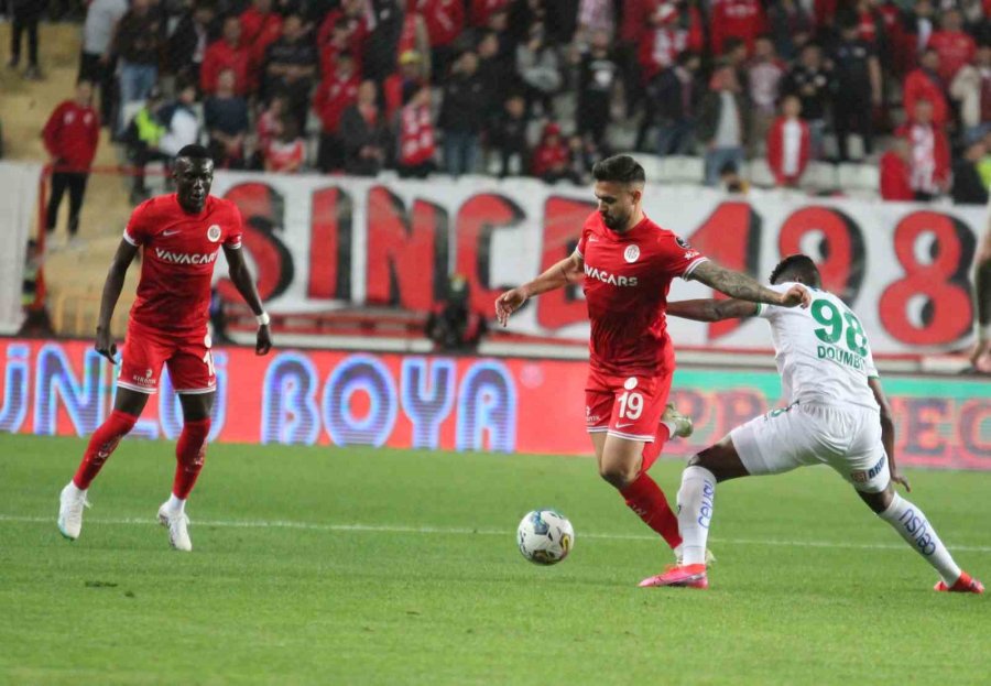 Spor Toto Süper Lig: Antalyaspor: 2 - Alanyaspor: 1 (ilk Yarı)