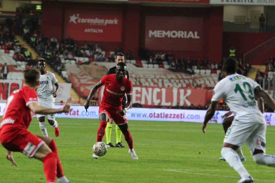 Spor Toto Süper Lig: Antalyaspor: 2 - Alanyaspor: 1 (ilk Yarı)