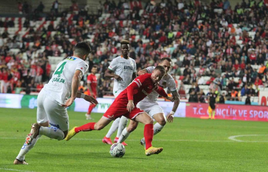 Spor Toto Süper Lig: Antalyaspor: 2 - Alanyaspor: 1 (ilk Yarı)