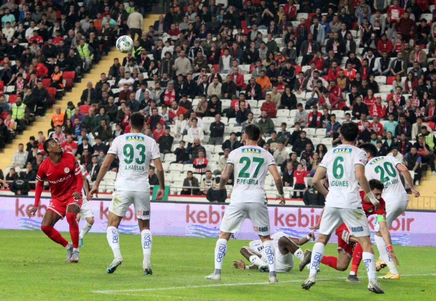 Spor Toto Süper Lig: Antalyaspor: 2 - Alanyaspor: 1 (ilk Yarı)