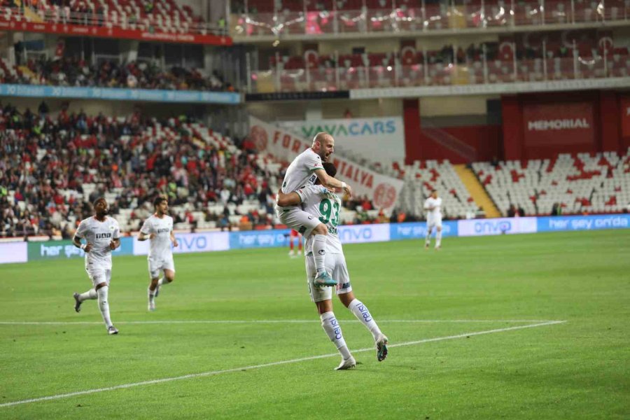 Spor Toto Süper Lig: Antalyaspor: 2 - Alanyaspor: 1 (ilk Yarı)