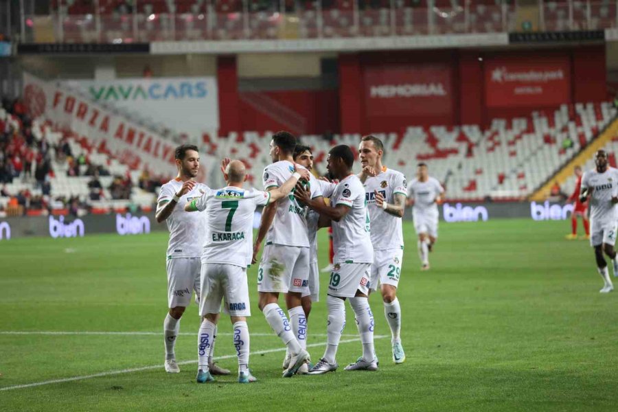 Spor Toto Süper Lig: Antalyaspor: 2 - Alanyaspor: 1 (ilk Yarı)