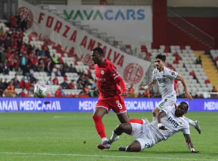 Spor Toto Süper Lig: Antalyaspor: 3 - Alanyaspor: 1 (maç Sonucu)