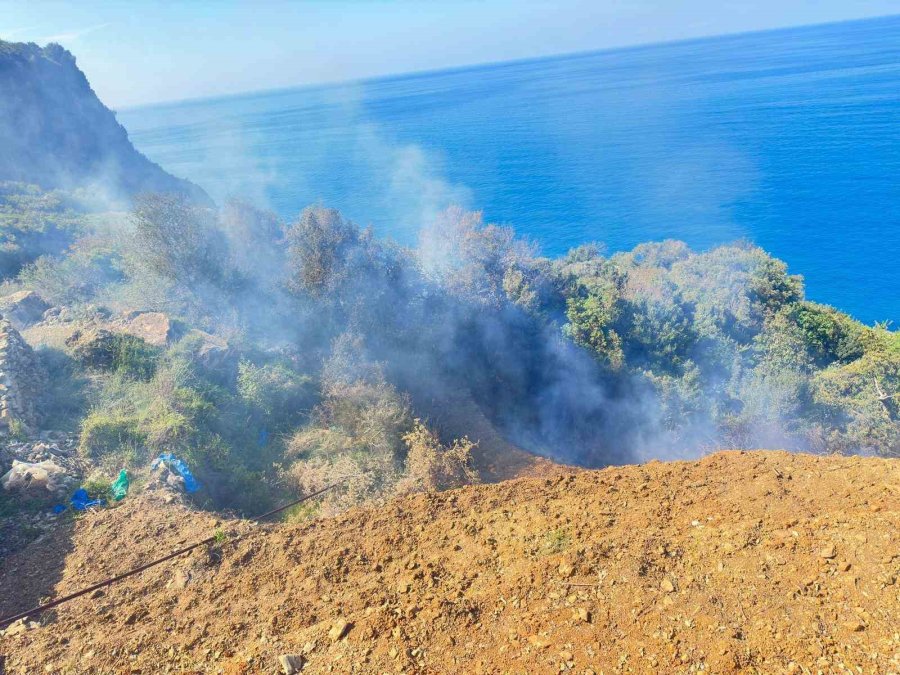 Yerleşim Yerlerine Yakın Noktada Çıkan Yangın Büyümeden Söndürüldü