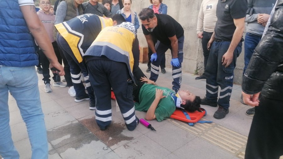 Motosiklet Sürücüsünün Hastanelik Olduğu Kaza Kamerada