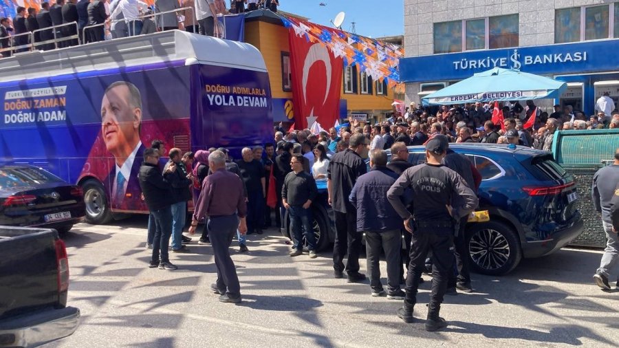 Bakan Nebati Togg’la Geldi, Vatandaşlar Araçtan Gözlerini Alamadı