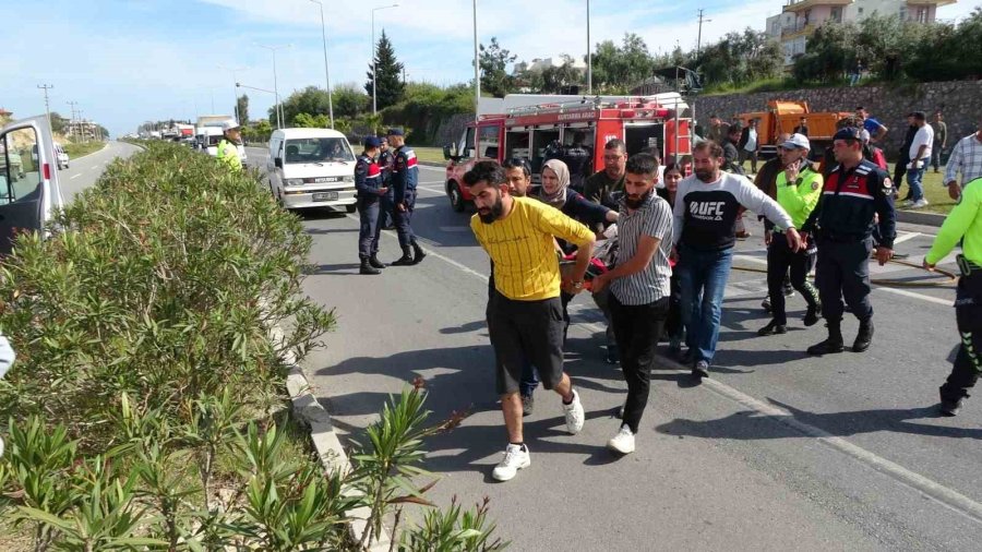 Kamyona Arkadan Çarpıp Sıkışan Sürücü İçin Can Pazarı Kuruldu