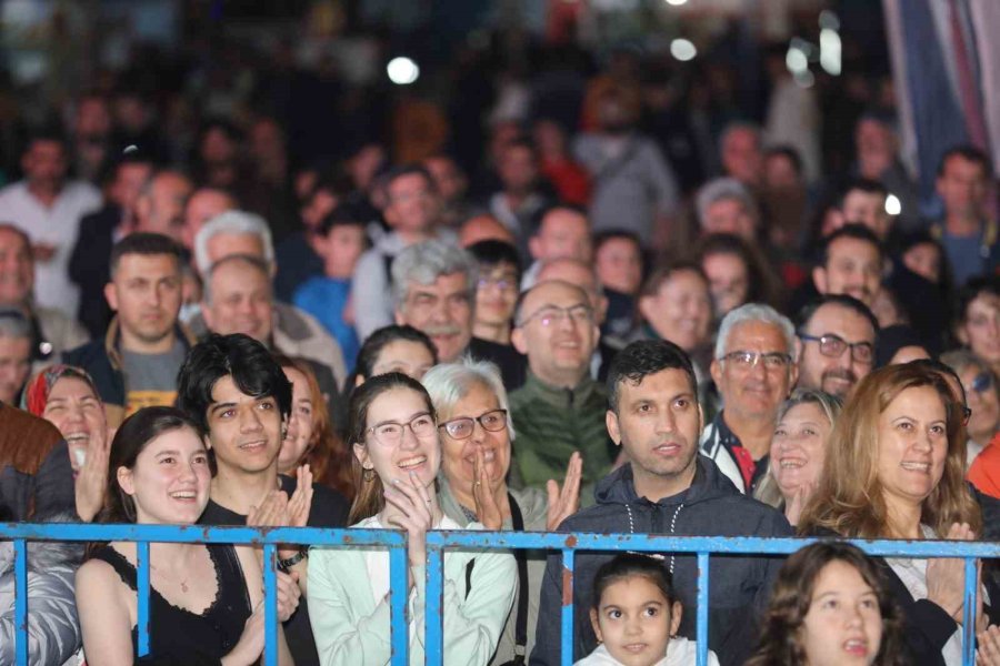 Sunay Akın “mahya Işıkları” Sohbetiyle Antalyalılarla Buluştu